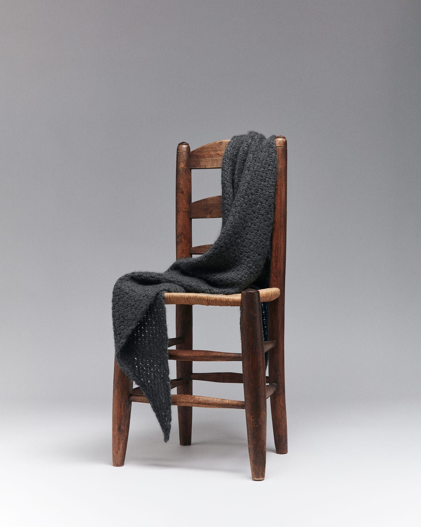 PAOL SHAWL ANTHRACITE HEAVY — Frant Isaksson hospitality