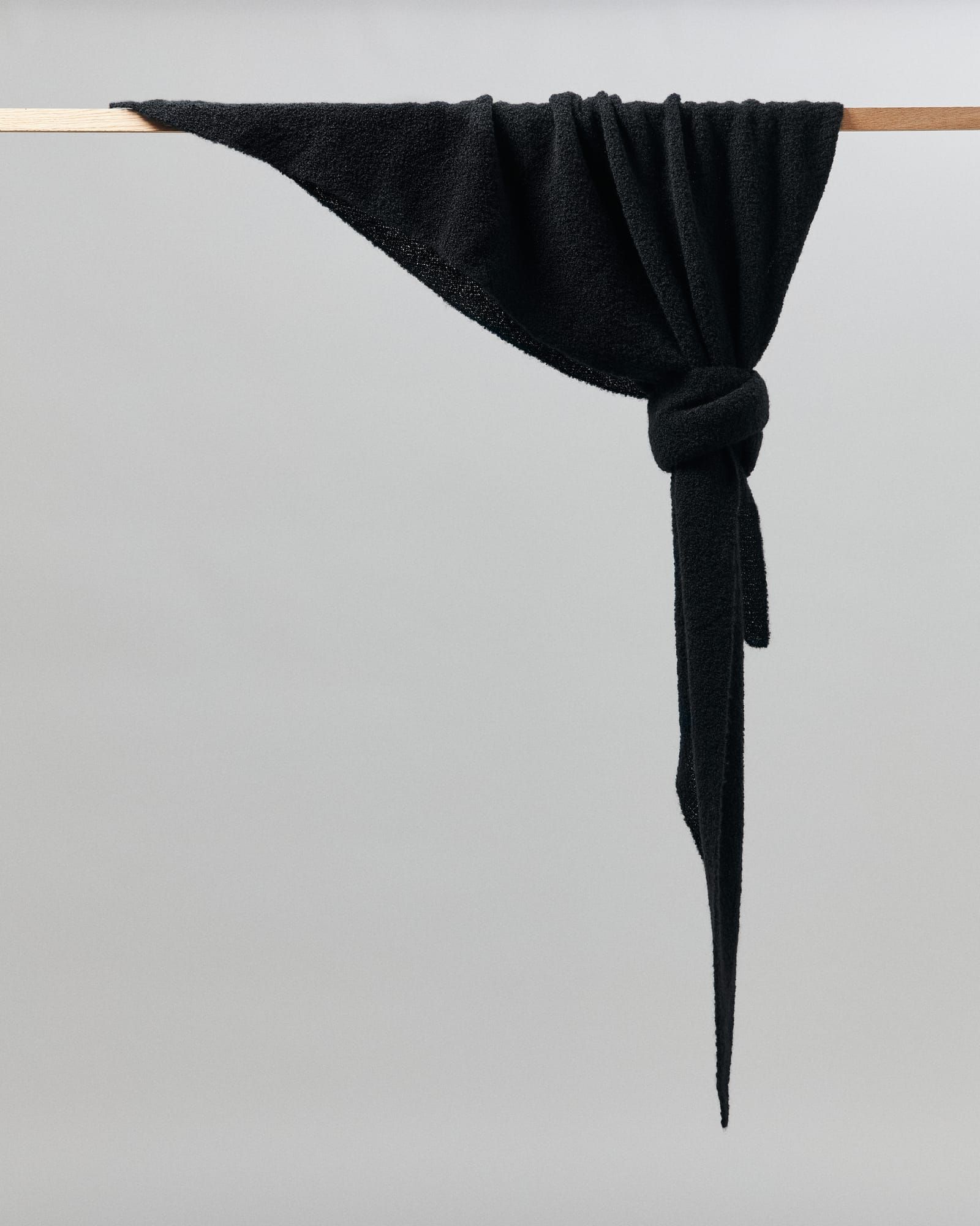PAOL SHAWL NOIR LIGHT — Frant Isaksson hospitality